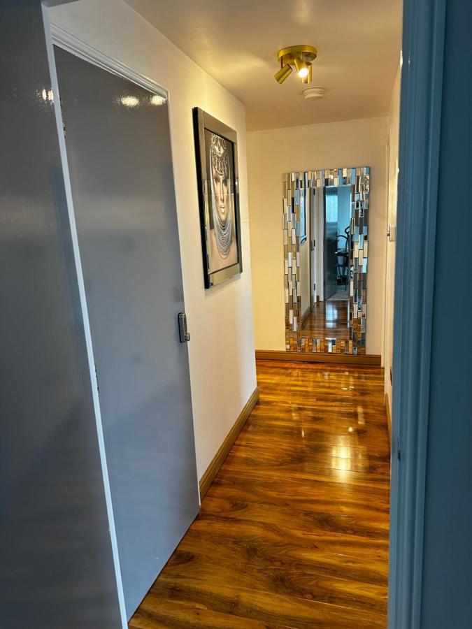 Two Bed Apartment With Balcony Slough,Windsor,Legoland Exteriör bild