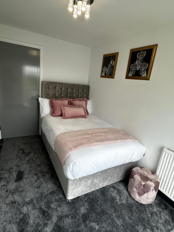 Two Bed Apartment With Balcony Slough,Windsor,Legoland Exteriör bild